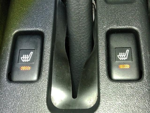 前席にはシートヒーターが装備されています。寒い日も快適なドライブが楽しめます♪