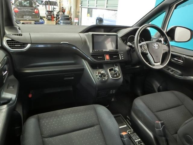 ヴォクシー ハイブリッドＶ　ハイブリッド　ワンオーナー　横滑り防止機能　ＡＢＳ　エアバッグ　オートクルーズコントロール　盗難防止装置　バックカメラ　後席モニター　ＥＴＣ　ドラレコ　ミュージックプレイヤー接続可　ＣＤ　スマートキー（13枚目）