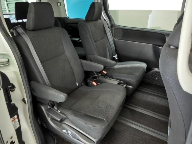 ヴォクシー ハイブリッドＶ　ハイブリッド　ワンオーナー　横滑り防止機能　ＡＢＳ　エアバッグ　オートクルーズコントロール　盗難防止装置　バックカメラ　後席モニター　ＥＴＣ　ドラレコ　ミュージックプレイヤー接続可　ＣＤ　スマートキー（31枚目）