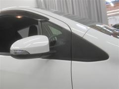 ドアミラーは電動格納機能もあります。駐車する際にこの機能があると大変便利ですね。 7