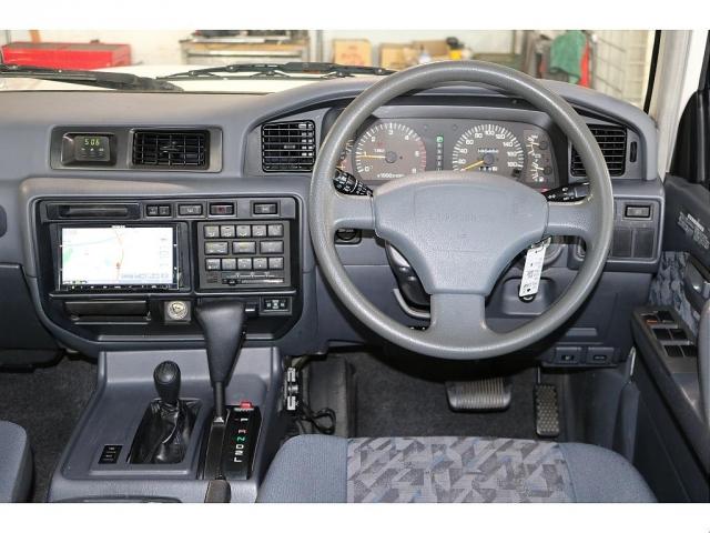ランドクルーザー８０ ＧＸ　オートマ　純正ホワイト後期型ディーゼル１ＨＺエンジンＧＸ観音扉オートマ純正ホワイト前後デフロック角目四灯ヘッドライト２インチリフトＵＰランチョショックアブソーバー（12枚目）