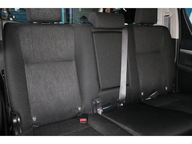 セカンドシートは使用感が殆どなく綺麗な状態で保たれています。