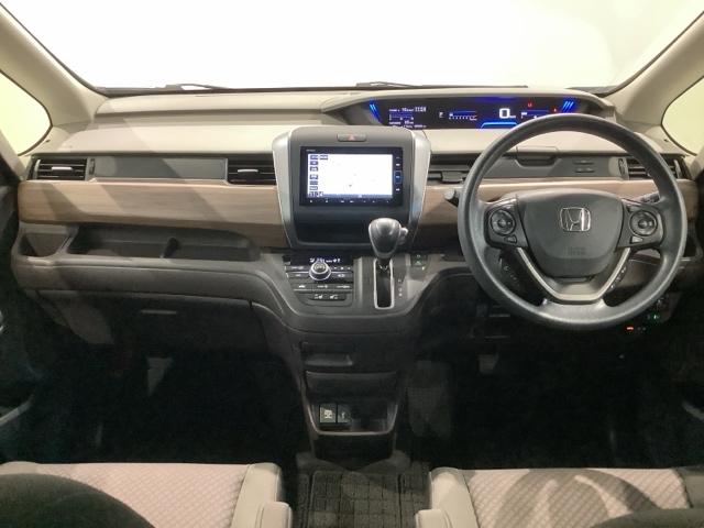 フリード Ｇ・ホンダセンシング　最長５年保証　ワンオ－ナ－　ナビＶＸＭ－２１４ＶＦｉ　ＴＶ　Ｒカメラ　ＣＤ録音　ＢＴオ－ディオ　ＤＶＤ　ＥＴＣ　両側電動ドア　ＶＳＡ　シ－トヒ－タ－　クルコン　スマ－トキ－　スペアキ－　盗難防止装置（9枚目）