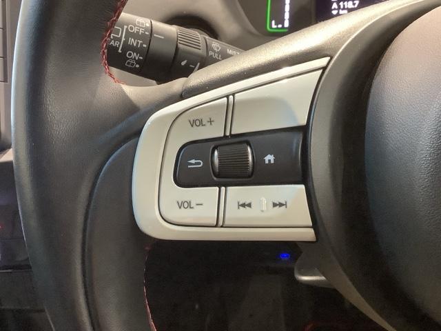 フィット ｅ：ＨＥＶホーム２０周年特別仕様車カーサ　Ｈ　ＳＥＮＳＩＮＧ　最長５年保証　ワンオ－ナ－　ナビＶＸＵ－２２５ＦＴｉ　ＴＶ　Ｒカメラ　ＣＤ録音　ＢＴオ－ディオ　ＤＶＤ　ＥＴＣ　ＬＥＤライト　ＶＳＡ　シ－トヒ－タ－　クルコン　アルミ　スマ－トキ－（10枚目）