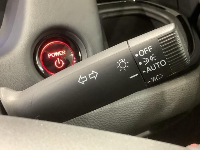 フィット ｅ：ＨＥＶホーム２０周年特別仕様車カーサ　Ｈ　ＳＥＮＳＩＮＧ　最長５年保証　ワンオ－ナ－　ナビＶＸＵ－２２５ＦＴｉ　ＴＶ　Ｒカメラ　ＣＤ録音　ＢＴオ－ディオ　ＤＶＤ　ＥＴＣ　ＬＥＤライト　ＶＳＡ　シ－トヒ－タ－　クルコン　アルミ　スマ－トキ－（12枚目）