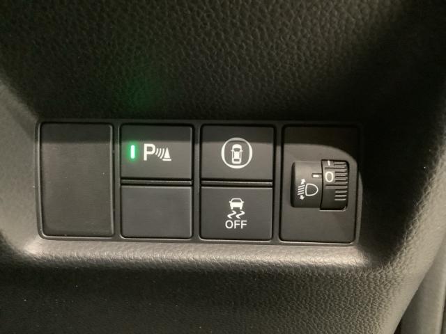 フィット ｅ：ＨＥＶホーム２０周年特別仕様車カーサ　Ｈ　ＳＥＮＳＩＮＧ　最長５年保証　ワンオ－ナ－　ナビＶＸＵ－２２５ＦＴｉ　ＴＶ　Ｒカメラ　ＣＤ録音　ＢＴオ－ディオ　ＤＶＤ　ＥＴＣ　ＬＥＤライト　ＶＳＡ　シ－トヒ－タ－　クルコン　アルミ　スマ－トキ－（14枚目）