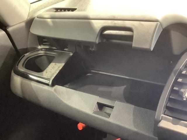 フィット ｅ：ＨＥＶホーム２０周年特別仕様車カーサ　Ｈ　ＳＥＮＳＩＮＧ　最長５年保証　ワンオ－ナ－　ナビＶＸＵ－２２５ＦＴｉ　ＴＶ　Ｒカメラ　ＣＤ録音　ＢＴオ－ディオ　ＤＶＤ　ＥＴＣ　ＬＥＤライト　ＶＳＡ　シ－トヒ－タ－　クルコン　アルミ　スマ－トキ－（26枚目）