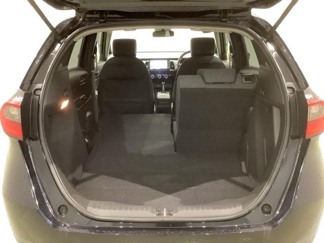 フィット ｅ：ＨＥＶホーム２０周年特別仕様車カーサ　Ｈ　ＳＥＮＳＩＮＧ　最長５年保証　ワンオ－ナ－　ナビＶＸＵ－２２５ＦＴｉ　ＴＶ　Ｒカメラ　ＣＤ録音　ＢＴオ－ディオ　ＤＶＤ　ＥＴＣ　ＬＥＤライト　ＶＳＡ　シ－トヒ－タ－　クルコン　アルミ　スマ－トキ－（36枚目）