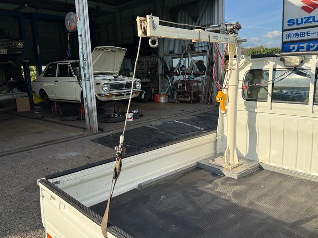 アクティトラック ＳＤＸ　４ＷＤ　２５０ＫＧ吊り簡易クレーン付き　構造変更済　エアコン　パワステ　５速ＭＴ（9枚目）