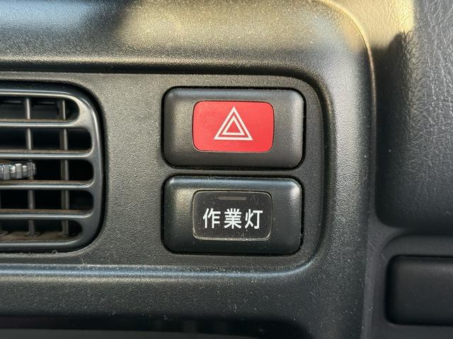 アクティトラック ＳＤＸ　４ＷＤ　２５０ＫＧ吊り簡易クレーン付き　構造変更済　エアコン　パワステ　５速ＭＴ（11枚目）