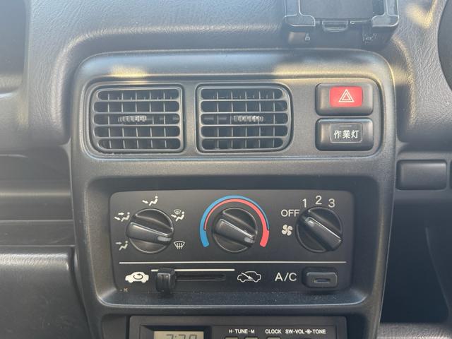 アクティトラック ＳＤＸ　４ＷＤ　２５０ＫＧ吊り簡易クレーン付き　構造変更済　エアコン　パワステ　５速ＭＴ（18枚目）