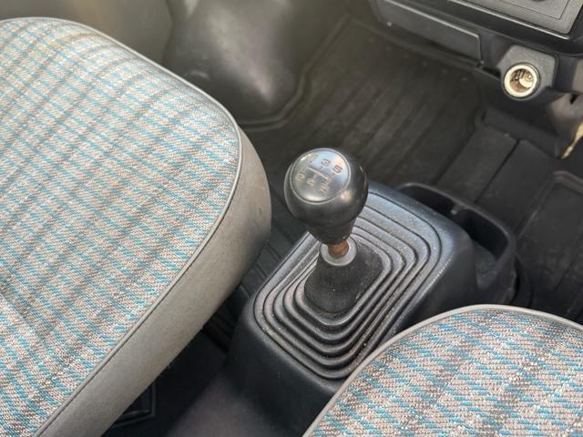 アクティトラック ＳＤＸ　４ＷＤ　２５０ＫＧ吊り簡易クレーン付き　構造変更済　エアコン　パワステ　５速ＭＴ（20枚目）