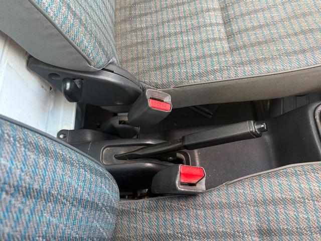 アクティトラック ＳＤＸ　４ＷＤ　２５０ＫＧ吊り簡易クレーン付き　構造変更済　エアコン　パワステ　５速ＭＴ（26枚目）