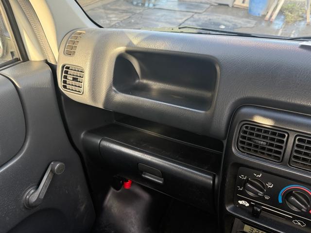 アクティトラック ＳＤＸ　４ＷＤ　２５０ＫＧ吊り簡易クレーン付き　構造変更済　エアコン　パワステ　５速ＭＴ（42枚目）