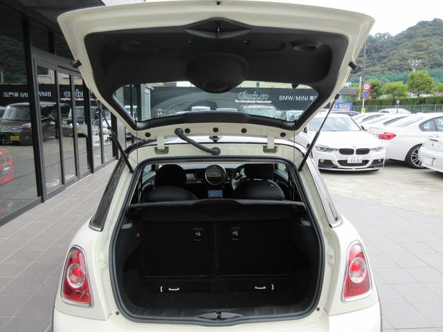 ＭＩＮＩ クーパー　カロッツェリアＨＤＤナビ　フルセグＴＶ　ＤＶＤ再生　Ｂｌｕｅｔｏｏｔｈ対応フルセグ　バックカメラ　純正１６インチアルミ　キセノンヘッドライト　ＥＴＣ（12枚目）