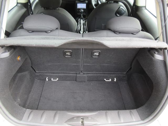 ＭＩＮＩ クーパー　カロッツェリアＨＤＤナビ　フルセグＴＶ　ＤＶＤ再生　Ｂｌｕｅｔｏｏｔｈ対応フルセグ　バックカメラ　純正１６インチアルミ　キセノンヘッドライト　ＥＴＣ（13枚目）