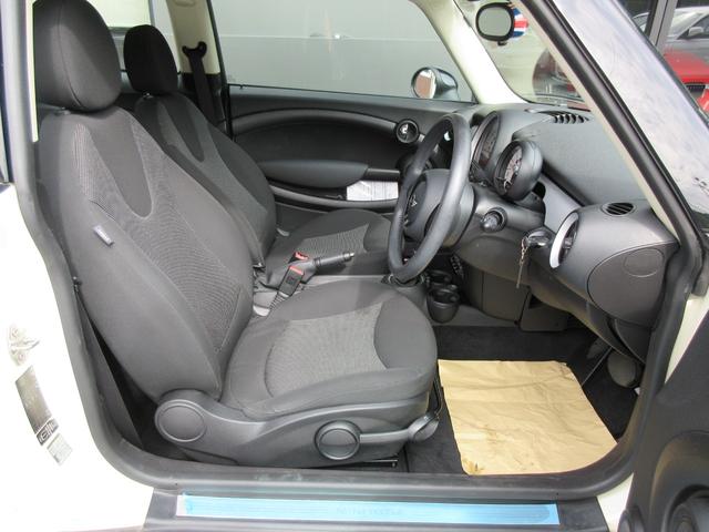 ＭＩＮＩ クーパー　カロッツェリアＨＤＤナビ　フルセグＴＶ　ＤＶＤ再生　Ｂｌｕｅｔｏｏｔｈ対応フルセグ　バックカメラ　純正１６インチアルミ　キセノンヘッドライト　ＥＴＣ（14枚目）