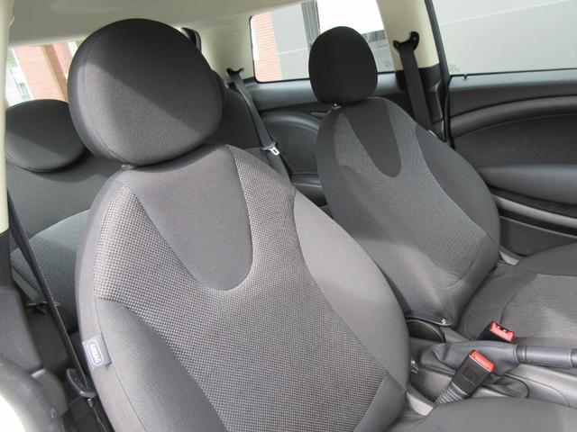 ＭＩＮＩ クーパー　カロッツェリアＨＤＤナビ　フルセグＴＶ　ＤＶＤ再生　Ｂｌｕｅｔｏｏｔｈ対応フルセグ　バックカメラ　純正１６インチアルミ　キセノンヘッドライト　ＥＴＣ（15枚目）