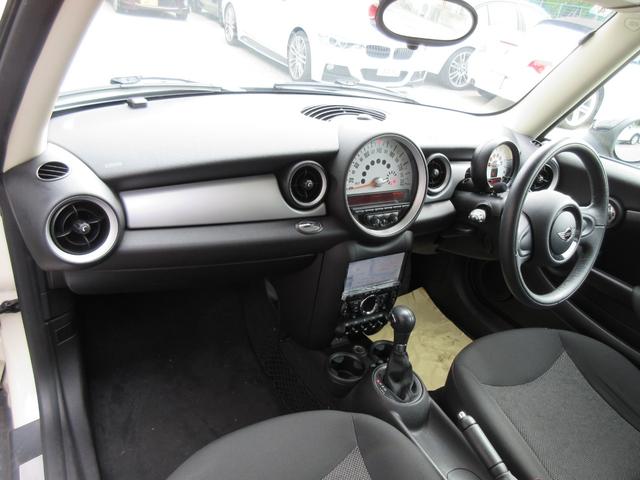 ＭＩＮＩ クーパー　カロッツェリアＨＤＤナビ　フルセグＴＶ　ＤＶＤ再生　Ｂｌｕｅｔｏｏｔｈ対応フルセグ　バックカメラ　純正１６インチアルミ　キセノンヘッドライト　ＥＴＣ（16枚目）