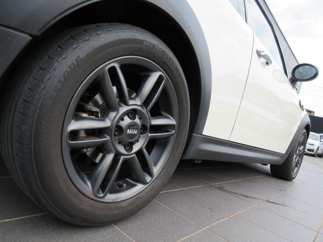 ＭＩＮＩ クーパー　カロッツェリアＨＤＤナビ　フルセグＴＶ　ＤＶＤ再生　Ｂｌｕｅｔｏｏｔｈ対応フルセグ　バックカメラ　純正１６インチアルミ　キセノンヘッドライト　ＥＴＣ（20枚目）