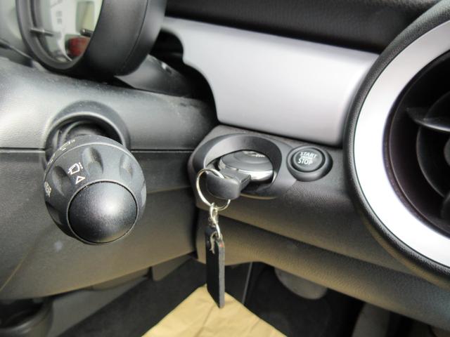 ＭＩＮＩ クーパー　カロッツェリアＨＤＤナビ　フルセグＴＶ　ＤＶＤ再生　Ｂｌｕｅｔｏｏｔｈ対応フルセグ　バックカメラ　純正１６インチアルミ　キセノンヘッドライト　ＥＴＣ（25枚目）