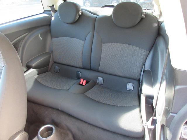 ＭＩＮＩ クーパー　キセノンヘッドライト　純正１６インチアルミ　カロツェリアＨＤＤナビ　フルセグＴＶ　ＤＶＤ再生　ミュージックサーバー　Ｂｌｕｅｔｏｏｔｈ対応　バックカメラ　ＥＴＣ（22枚目）