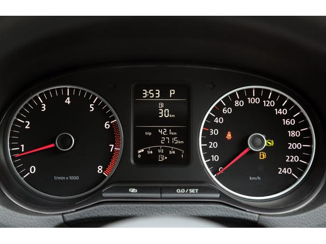 ポロ ＴＳＩコンフォートライン　走行２，７５０ｋｍ　ディーラー整備車両　ディーラー記録簿計１４枚完備（4枚目）