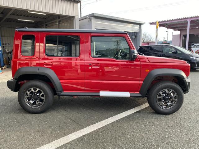 ジムニーノマド ＦＣ　ノマド／登録済未使用車／シズリングレッド／４ＷＤ／オートクルーズコントロール／衝突被害軽減システム／ＬＥＤヘッドランプ／オートハイビーム／全席パワーウィンドウ／シートヒーター／ＳＵＶ／５ドア（6枚目）