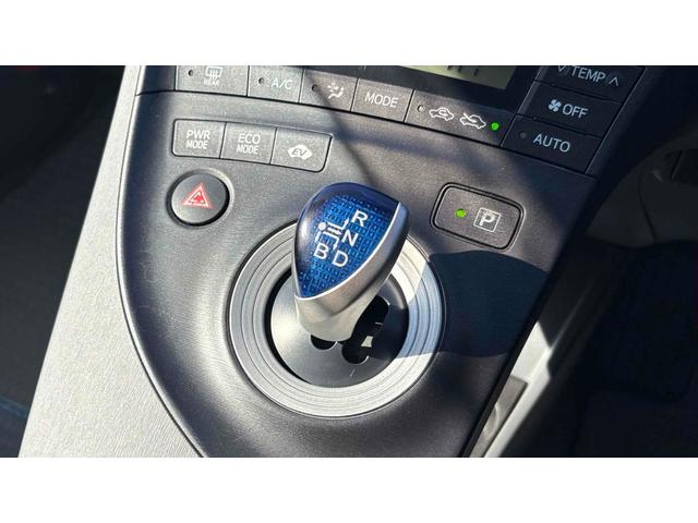 プリウス G サンルーフ/HDDナビ/バックカメラ/バックフォグ/ETC/オートクルーズコントロール/TV/CD/DVD再生/アルミホイール/スマートキー/電動格納ミラー/USB ミュージックプレイヤー接続可(19枚目)