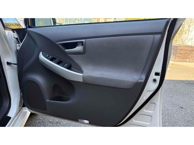 プリウス G サンルーフ/HDDナビ/バックカメラ/バックフォグ/ETC/オートクルーズコントロール/TV/CD/DVD再生/アルミホイール/スマートキー/電動格納ミラー/USB ミュージックプレイヤー接続可(45枚目)