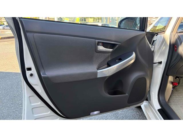 プリウス G サンルーフ/HDDナビ/バックカメラ/バックフォグ/ETC/オートクルーズコントロール/TV/CD/DVD再生/アルミホイール/スマートキー/電動格納ミラー/USB ミュージックプレイヤー接続可(50枚目)