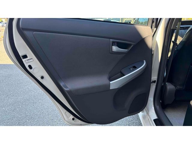 プリウス G サンルーフ/HDDナビ/バックカメラ/バックフォグ/ETC/オートクルーズコントロール/TV/CD/DVD再生/アルミホイール/スマートキー/電動格納ミラー/USB ミュージックプレイヤー接続可(56枚目)