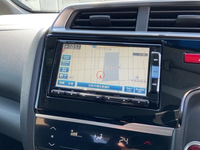 フィット １３Ｇ・Ｆパッケージ　あんしんＰＫＧ１年保証ナビフルセグ　運転席助手席エアバック　記録簿付き　カーテンエアバッグ　リアカメラ　ＤＶＤ再生可能　イモビ　マニュアルエアコン　スマートキーシステム　地デジＴＶ　ナビ＆ＴＶ　ＡＢＳ（5枚目）