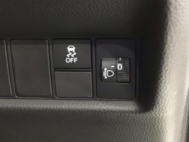 フィット ｅ：ＨＥＶホームブラックスタイル　ＨＳＥＮＳＩＮＧ新車保証試乗車ワンオーナー　Ｂカメラ　１オーナー　ＬＥＤライト　サイドＳＲＳ　オートクルーズコントロール　フルオートエアコン　ＶＳＡ　スマ－トキ－　衝突軽減　ＥＴＣ　ＵＳＢ接続　ＡＢＳ（13枚目）