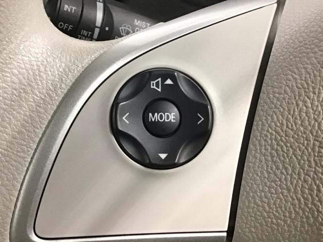 ステアリングにオーディオ操作スイッチが付いています。オーディオ画面に直接タッチしなくても操作が出来ますので、運転に集中できます。