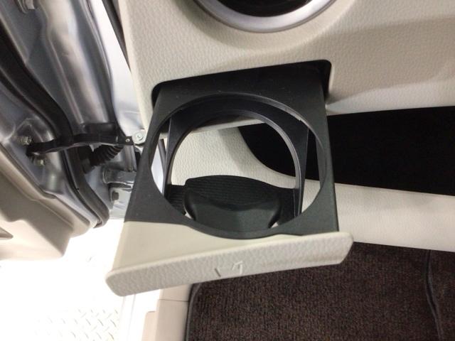 専門業者にて内外装のクリーニングを実施しております！