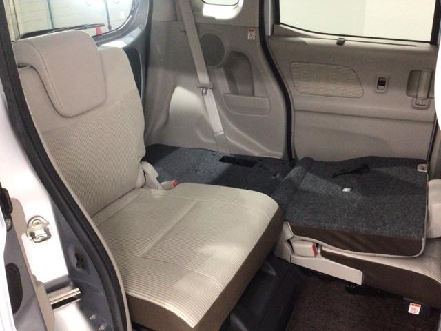 専門業者にて内外装のクリーニングを実施しております！