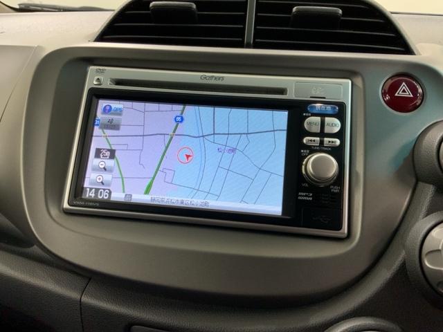 フィット Ｇスマートセレクション　１年保証　ワンオ－ナ－　ナビＶＸＭ－１１８ＶＳ　ＴＶ　Ｒカメラ　音楽機器接続　ＤＶＤ　ＥＴＣ　スマ－トキ－　スペアキ－　盗難防止装置　整備記録簿　Ｗエアバッグ　エアコン　エアバック　Ｗエアーバック（3枚目）