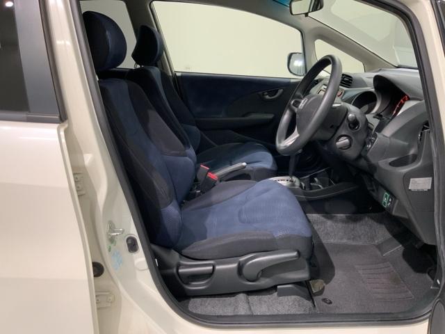 フィット Ｇスマートセレクション　１年保証　ワンオ－ナ－　ナビＶＸＭ－１１８ＶＳ　ＴＶ　Ｒカメラ　音楽機器接続　ＤＶＤ　ＥＴＣ　スマ－トキ－　スペアキ－　盗難防止装置　整備記録簿　Ｗエアバッグ　エアコン　エアバック　Ｗエアーバック（13枚目）