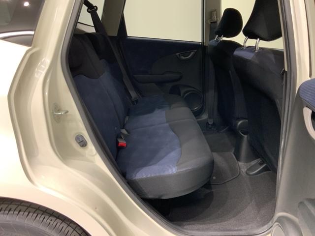 フィット Ｇスマートセレクション　１年保証　ワンオ－ナ－　ナビＶＸＭ－１１８ＶＳ　ＴＶ　Ｒカメラ　音楽機器接続　ＤＶＤ　ＥＴＣ　スマ－トキ－　スペアキ－　盗難防止装置　整備記録簿　Ｗエアバッグ　エアコン　エアバック　Ｗエアーバック（14枚目）