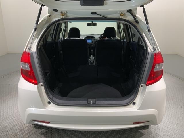 フィット Ｇスマートセレクション　１年保証　ワンオ－ナ－　ナビＶＸＭ－１１８ＶＳ　ＴＶ　Ｒカメラ　音楽機器接続　ＤＶＤ　ＥＴＣ　スマ－トキ－　スペアキ－　盗難防止装置　整備記録簿　Ｗエアバッグ　エアコン　エアバック　Ｗエアーバック（15枚目）