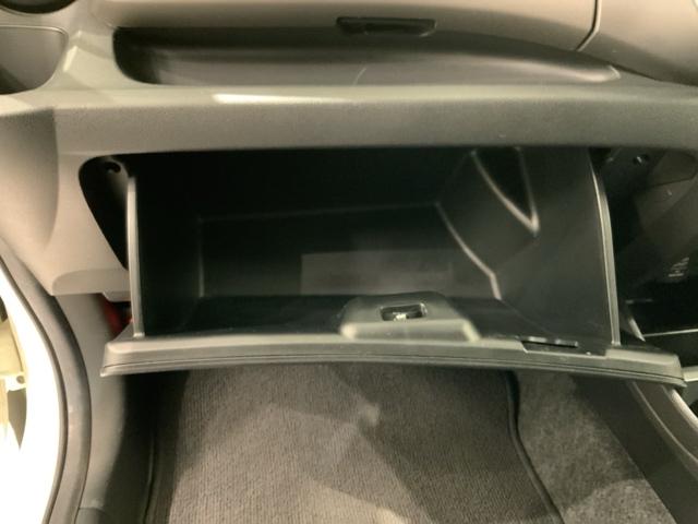 フィット Ｇスマートセレクション　１年保証　ワンオ－ナ－　ナビＶＸＭ－１１８ＶＳ　ＴＶ　Ｒカメラ　音楽機器接続　ＤＶＤ　ＥＴＣ　スマ－トキ－　スペアキ－　盗難防止装置　整備記録簿　Ｗエアバッグ　エアコン　エアバック　Ｗエアーバック（27枚目）