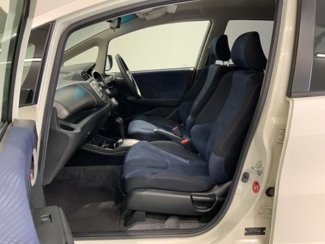 フィット Ｇスマートセレクション　１年保証　ワンオ－ナ－　ナビＶＸＭ－１１８ＶＳ　ＴＶ　Ｒカメラ　音楽機器接続　ＤＶＤ　ＥＴＣ　スマ－トキ－　スペアキ－　盗難防止装置　整備記録簿　Ｗエアバッグ　エアコン　エアバック　Ｗエアーバック（28枚目）