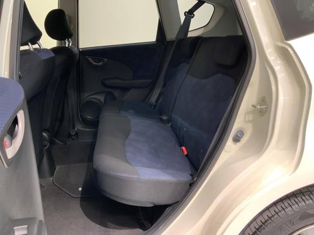 フィット Ｇスマートセレクション　１年保証　ワンオ－ナ－　ナビＶＸＭ－１１８ＶＳ　ＴＶ　Ｒカメラ　音楽機器接続　ＤＶＤ　ＥＴＣ　スマ－トキ－　スペアキ－　盗難防止装置　整備記録簿　Ｗエアバッグ　エアコン　エアバック　Ｗエアーバック（29枚目）