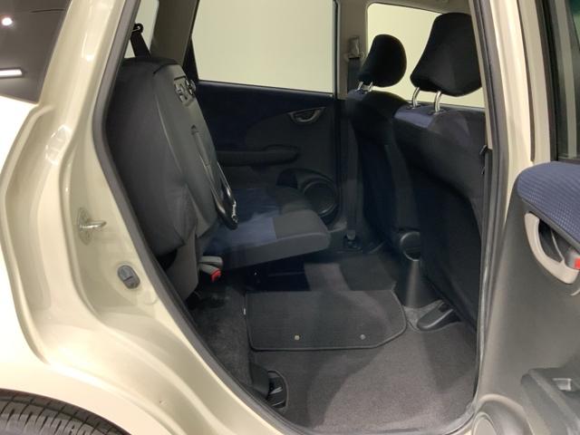 フィット Ｇスマートセレクション　１年保証　ワンオ－ナ－　ナビＶＸＭ－１１８ＶＳ　ＴＶ　Ｒカメラ　音楽機器接続　ＤＶＤ　ＥＴＣ　スマ－トキ－　スペアキ－　盗難防止装置　整備記録簿　Ｗエアバッグ　エアコン　エアバック　Ｗエアーバック（31枚目）