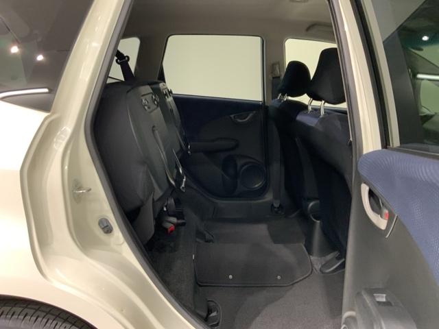 フィット Ｇスマートセレクション　１年保証　ワンオ－ナ－　ナビＶＸＭ－１１８ＶＳ　ＴＶ　Ｒカメラ　音楽機器接続　ＤＶＤ　ＥＴＣ　スマ－トキ－　スペアキ－　盗難防止装置　整備記録簿　Ｗエアバッグ　エアコン　エアバック　Ｗエアーバック（32枚目）