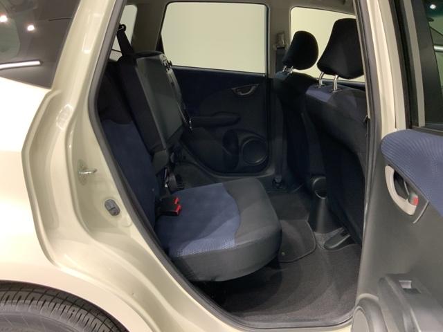 フィット Ｇスマートセレクション　１年保証　ワンオ－ナ－　ナビＶＸＭ－１１８ＶＳ　ＴＶ　Ｒカメラ　音楽機器接続　ＤＶＤ　ＥＴＣ　スマ－トキ－　スペアキ－　盗難防止装置　整備記録簿　Ｗエアバッグ　エアコン　エアバック　Ｗエアーバック（33枚目）