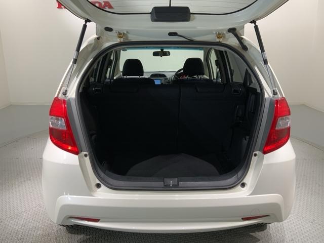 フィット Ｇスマートセレクション　１年保証　ワンオ－ナ－　ナビＶＸＭ－１１８ＶＳ　ＴＶ　Ｒカメラ　音楽機器接続　ＤＶＤ　ＥＴＣ　スマ－トキ－　スペアキ－　盗難防止装置　整備記録簿　Ｗエアバッグ　エアコン　エアバック　Ｗエアーバック（34枚目）