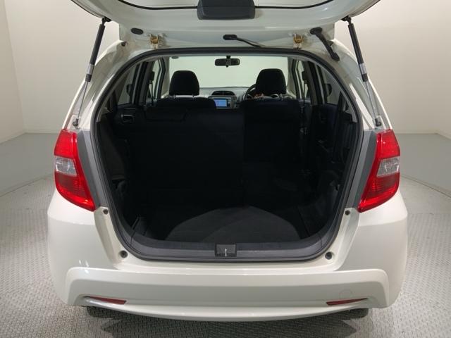 フィット Ｇスマートセレクション　１年保証　ワンオ－ナ－　ナビＶＸＭ－１１８ＶＳ　ＴＶ　Ｒカメラ　音楽機器接続　ＤＶＤ　ＥＴＣ　スマ－トキ－　スペアキ－　盗難防止装置　整備記録簿　Ｗエアバッグ　エアコン　エアバック　Ｗエアーバック（35枚目）