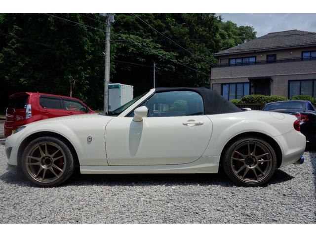 ロードスター ＲＳ　レザーパッケージ　ＢＯＳＥサウンドシステム　７スピーカー　ステアリングスイッチ　ＡＵＸジャック　サイドドアトリムアームレストソフトパッド　本革　センターコンソールリッドソフトパッド　シートヒーター（31枚目）